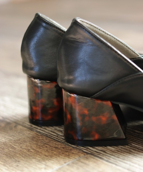 grandfleur（グランドフルール）の「べっ甲ヒールのスクエアトゥパンプス（パンプス・レディース・ホワイト/ブラック・23.0cm/23.5cm/22.5cm/24.0cm/24.5cm）」の21枚目の写真