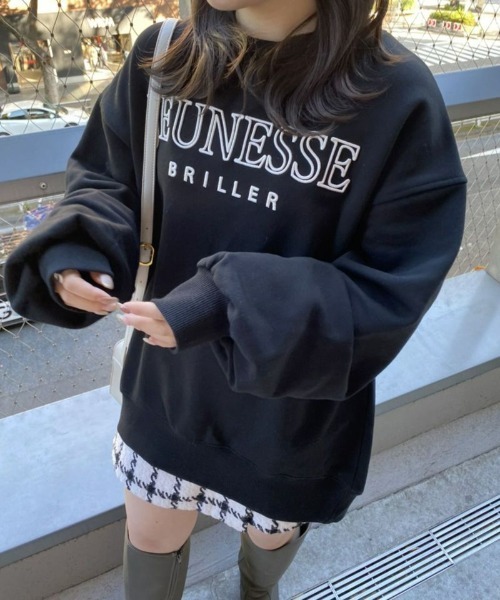 one after another NICE CLAUP（ワンアフターアナザーナイスクラップ）の「オーバーサイスロゴ刺繍スウェット（スウェット・レディース・アイボリー/ブラック/オフホワイト・FREE）」の3枚目の写真