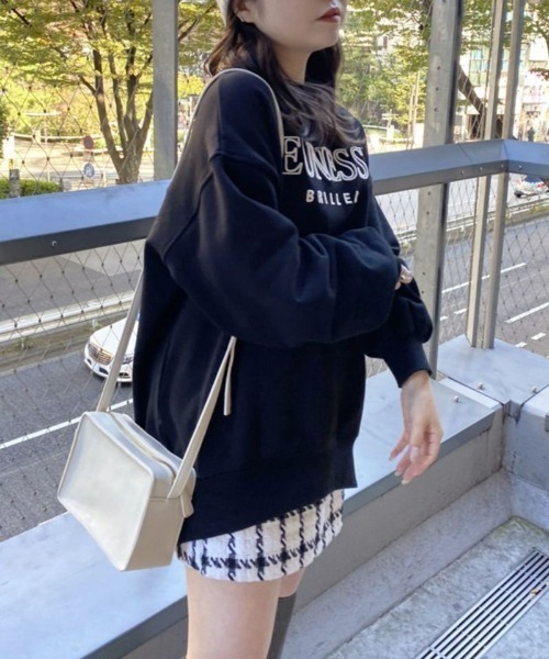 one after another NICE CLAUP（ワンアフターアナザーナイスクラップ）の「オーバーサイスロゴ刺繍スウェット（スウェット・レディース・アイボリー/ブラック/オフホワイト・FREE）」の11枚目の写真