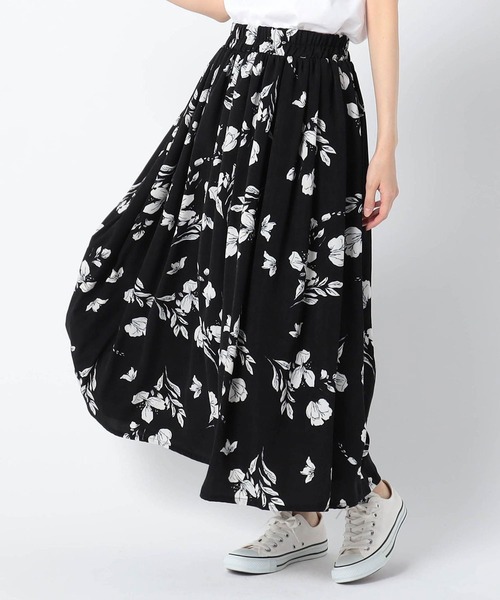 Grand PARK（グランドパーク）の「花柄フレアースカート（スカート・レディース・オレンジ/ブラック/ネイビー・FREE）」の2枚目の写真
