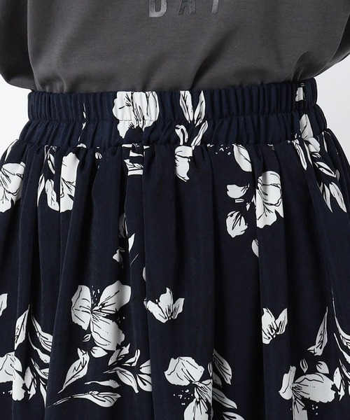 Grand PARK（グランドパーク）の「花柄フレアースカート（スカート・レディース・オレンジ/ブラック/ネイビー・FREE）」の9枚目の写真