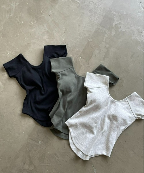 AIC.（エーアイシー）の「パッド付きバックオープンリブショートスリーブトップス（Tシャツ/カットソー・レディース・カーキ/ブラック/ナチュラル・FREE）」の4枚目の写真