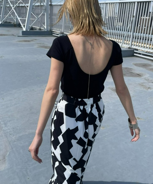 AIC.（エーアイシー）の「パッド付きバックオープンリブショートスリーブトップス（Tシャツ/カットソー・レディース・カーキ/ブラック/ナチュラル・FREE）」の9枚目の写真