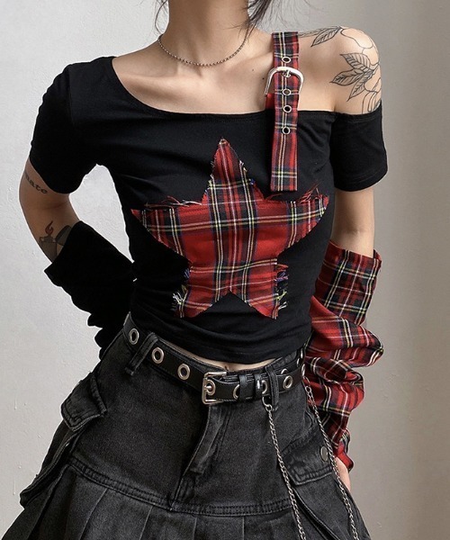 NOVESSEL(ノベセル)の「A'GEM/9 × .kom『NOVESSEL/ノベセル』アームウォーマー付きカットソー/Tシャツ(Tシャツ/カットソー・レディース・ブラック・M/L)」の3枚目の写真
