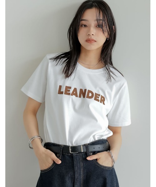 Re:EDIT（リエディ）の「[UVカット][販売枚数5.8万枚突破]フロッキーゴシックロゴTシャツ（Tシャツ/カットソー・レディース・ホワイト×ネイビー/ブラック/ホワイト×ブラック/チャコール/ネイビー×ホワイト/ホワイト×レッド/ホワイト×シルバー/ホワイト×ブラウン/ホワイト系その他/ホワイト系その他2・LARGE/MEDIUM/X-LARGE）」の7枚目の写真
