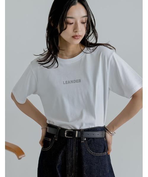 Re:EDIT（リエディ）の「[UVカット][販売枚数5.8万枚突破]フロッキーゴシックロゴTシャツ（Tシャツ/カットソー・レディース・ホワイト×ネイビー/ブラック/ホワイト×ブラック/チャコール/ネイビー×ホワイト/ホワイト×レッド/ホワイト×シルバー/ホワイト×ブラウン/ホワイト系その他/ホワイト系その他2・LARGE/MEDIUM/X-LARGE）」の6枚目の写真