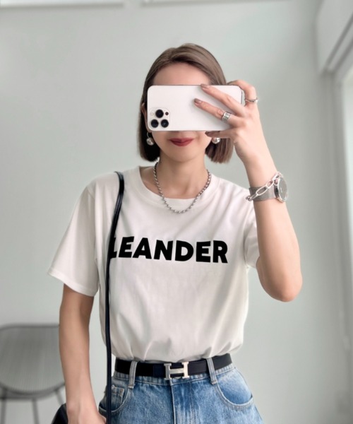 Re:EDIT（リエディ）の「[UVカット][販売枚数5.8万枚突破]フロッキーゴシックロゴTシャツ（Tシャツ/カットソー・レディース・ホワイト×ネイビー/ブラック/ホワイト×ブラック/チャコール/ネイビー×ホワイト/ホワイト×レッド/ホワイト×シルバー/ホワイト×ブラウン/ホワイト系その他/ホワイト系その他2・LARGE/MEDIUM/X-LARGE）」の16枚目の写真