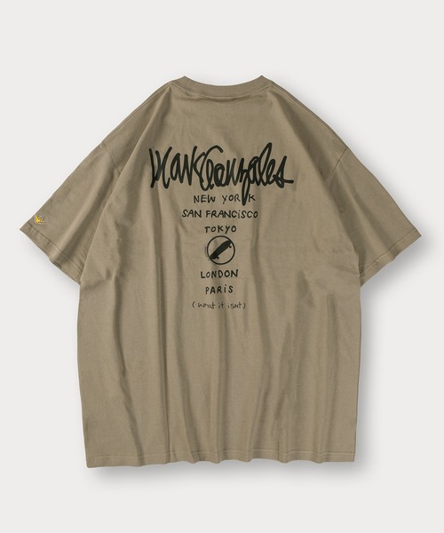 (What it isNt)ART BY MARKGONZALES(ワットイットイズント)の「24SS 新色追加【(What it isNt) ART BY MARK GONZALES/ワットイットイズント マークゴンザレス】バックプリントグラフィックTシャツ/ワンポイント/オーバーサイズ(Tシャツ/カットソー・メンズ・ブラック/ホワイト/ベージュ/ブルー/グリーン/ホワイト系その他2/ホワイト系その他/ブラック系その他/ブラック系その他2/カーキ/ネイビー/グレイッシュベージュ・M/L/XL)」の14枚目の写真