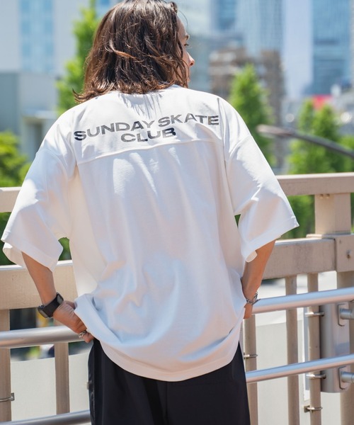 WEGO(ウィゴー)の「WEGO/スーパーBIGフットボールT(Tシャツ/カットソー・メンズ・ホワイト/ブラック・MEDIUM/LARGE)」の14枚目の写真