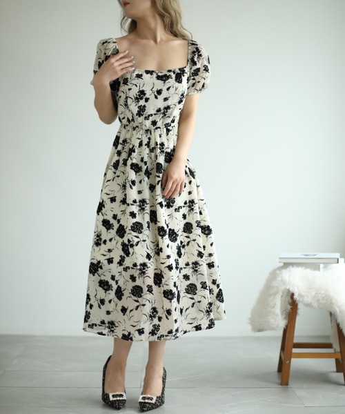 Jasmine Grandiflorum(ジャスミングランディフローラム)の「【Jasmine】スクエアネック花柄ワンピース (SS)(ワンピース・レディース・ブラック/ベージュ・S/M/L)」の16枚目の写真