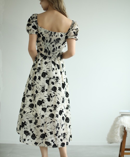 Jasmine Grandiflorum(ジャスミングランディフローラム)の「【Jasmine】スクエアネック花柄ワンピース (SS)(ワンピース・レディース・ブラック/ベージュ・S/M/L)」の17枚目の写真