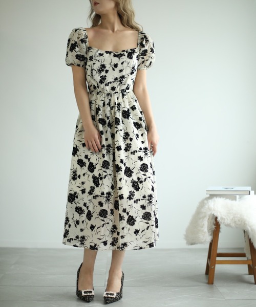 Jasmine Grandiflorum(ジャスミングランディフローラム)の「【Jasmine】スクエアネック花柄ワンピース (SS)(ワンピース・レディース・ブラック/ベージュ・S/M/L)」の18枚目の写真