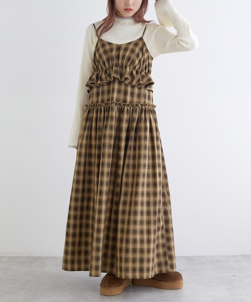 w closet(ダブルクローゼット)の「フリルギャザーキャミワンピース(ワンピース・レディース・ブラウン系その他/ブラウン/スミクロ/オフホワイト・FREE)」の4枚目の写真
