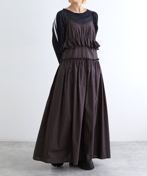 w closet(ダブルクローゼット)の「フリルギャザーキャミワンピース(ワンピース・レディース・ブラウン系その他/ブラウン/スミクロ/オフホワイト・FREE)」の3枚目の写真