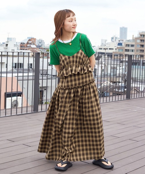 w closet(ダブルクローゼット)の「フリルギャザーキャミワンピース(ワンピース・レディース・ブラウン系その他/ブラウン/スミクロ/オフホワイト・FREE)」の5枚目の写真