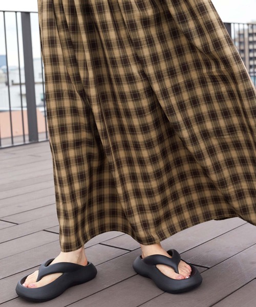 w closet(ダブルクローゼット)の「フリルギャザーキャミワンピース(ワンピース・レディース・ブラウン系その他/ブラウン/スミクロ/オフホワイト・FREE)」の8枚目の写真