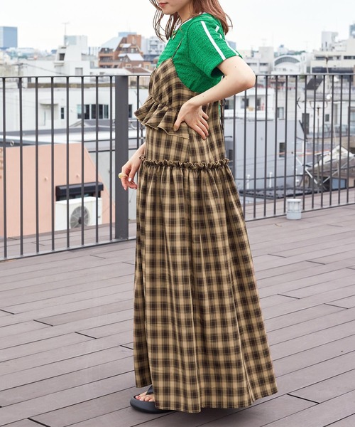 w closet(ダブルクローゼット)の「フリルギャザーキャミワンピース(ワンピース・レディース・ブラウン系その他/ブラウン/スミクロ/オフホワイト・FREE)」の9枚目の写真