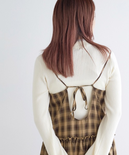 w closet(ダブルクローゼット)の「フリルギャザーキャミワンピース(ワンピース・レディース・ブラウン系その他/ブラウン/スミクロ/オフホワイト・FREE)」の17枚目の写真