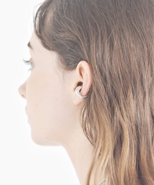 LHME（エルエイチエムイー）の「LHME ニュアンスプランプイヤーカフ/サージカルステンレス316L（金属アレルギー対応）（イヤーカフ・レディース・シルバー/ゴールド・ONE SIZE）」の15枚目の写真