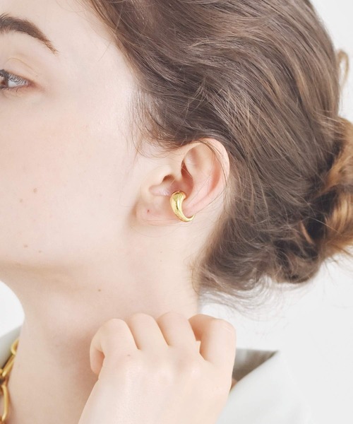 LHME（エルエイチエムイー）の「LHME ニュアンスプランプイヤーカフ/サージカルステンレス316L（金属アレルギー対応）（イヤーカフ・レディース・シルバー/ゴールド・ONE SIZE）」の5枚目の写真