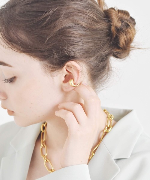 LHME（エルエイチエムイー）の「LHME ニュアンスプランプイヤーカフ/サージカルステンレス316L（金属アレルギー対応）（イヤーカフ・レディース・シルバー/ゴールド・ONE SIZE）」の8枚目の写真