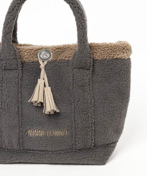 Minnetonka(ミネトンカ)の「【MINNETONKA(ミネトンカ)】別注ボアトート(トートバッグ・レディース・チャコール/ベージュ/ブラウン・FREE)」の6枚目の写真
