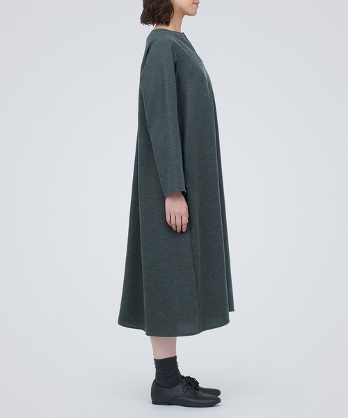 無印良品（ムジルシリョウヒン）の「起毛キーネック長袖ワンピース（ワンピース・レディース・ネイビー系/チャコールグレー・XXL/XS/S/M/L/XL）」の4枚目の写真