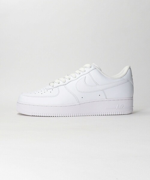 NIKE(ナイキ)の「<NIKE> AIR FORCE 1 07/スニーカー(スニーカー・メンズ・ブラック/ホワイト・28cm/28.5cm/27.5cm/27cm/26.5cm/26cm/29cm)」の1枚目の写真