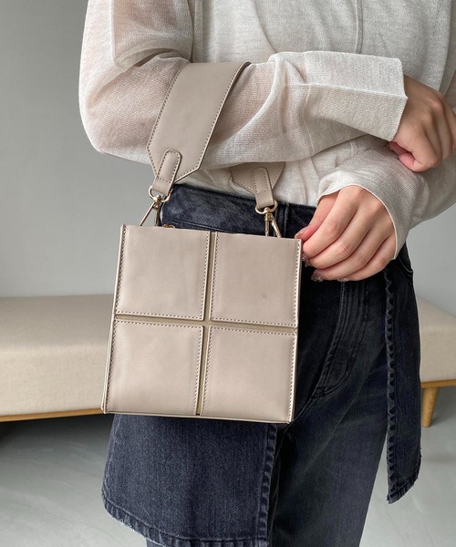 CAPRICIEUX LE'MAGE（カプリシューレマージュ）の「ブロッキングスクエアバッグ（ハンドバッグ・レディース・アイボリー/ブラウン/ブラック・FREE）」の10枚目の写真
