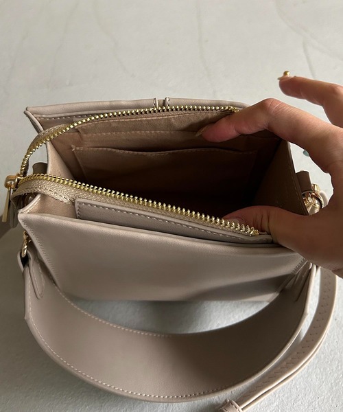 CAPRICIEUX LE'MAGE（カプリシューレマージュ）の「ブロッキングスクエアバッグ（ハンドバッグ・レディース・アイボリー/ブラウン/ブラック・FREE）」の17枚目の写真