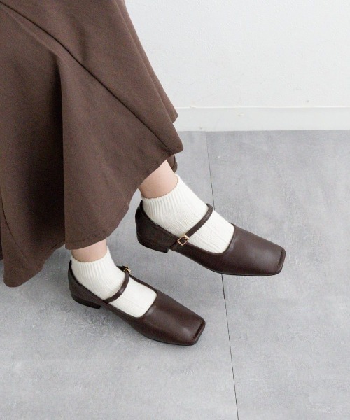 Fabby fabby（ファビィーファビィー）の「スクエアトウステッチストラップパンプス（パンプス・レディース・ブラウン/ブラック/ベージュ・LARGE/SMALL/MEDIUM）」の3枚目の写真