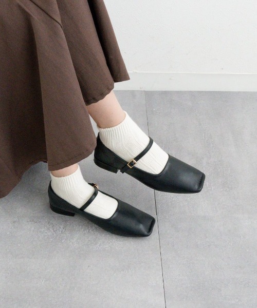 Fabby fabby（ファビィーファビィー）の「スクエアトウステッチストラップパンプス（パンプス・レディース・ブラウン/ブラック/ベージュ・LARGE/SMALL/MEDIUM）」の2枚目の写真