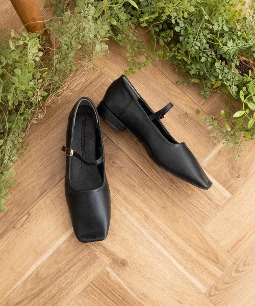 Fabby fabby（ファビィーファビィー）の「スクエアトウステッチストラップパンプス（パンプス・レディース・ブラウン/ブラック/ベージュ・LARGE/SMALL/MEDIUM）」の8枚目の写真