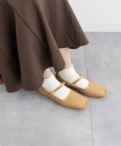 Fabby fabby（ファビィーファビィー）の「スクエアトウステッチストラップパンプス（パンプス・レディース・ブラウン/ブラック/ベージュ・LARGE/SMALL/MEDIUM）」の19枚目の写真