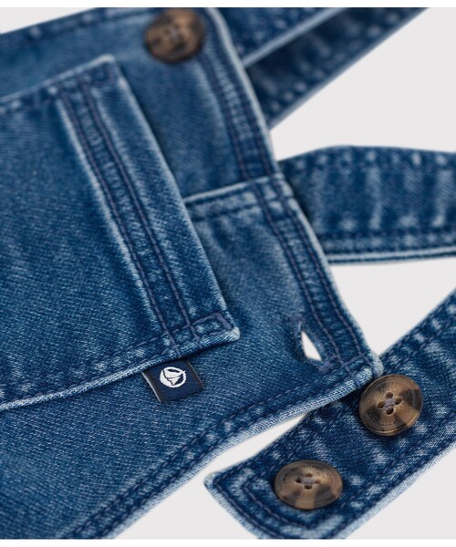 PETIT BATEAU(プチバトー)の「デニムサロペット(サロペット/オーバーオール・キッズ・ブルー・24MONTH/36MONTH/18MONTH/12MONTH)」の4枚目の写真