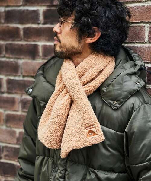 POLeR（ポーラー）の「POLeR × FREAK'S STORE/ポーラー × フリークスストア 別注 差し込み ボアマフラー（マフラー・メンズ・ブラック/ベージュ・ONE SIZE）」の9枚目の写真