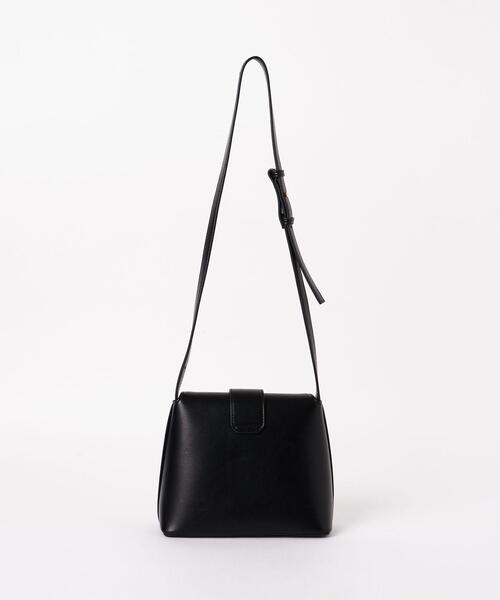 LE VERNIS POIRE フラップ ショルダーバッグ LE VERNIS（ル・ベルニ）の「＜LE VERNIS＞POIRE フラップ