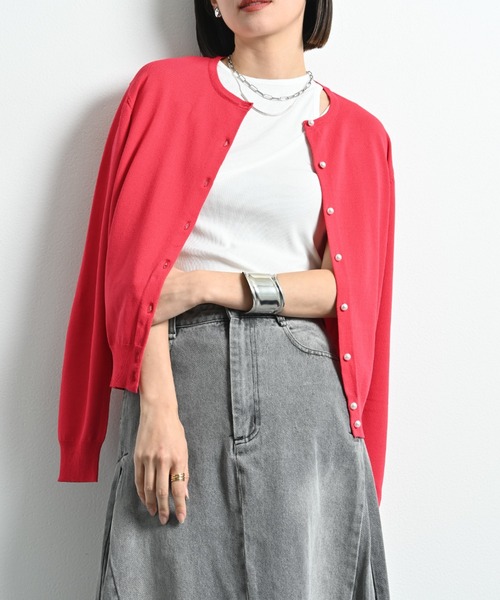 actuel（アクチュエル）の「【マシーンウォッシャブル・ＵＶ・接触冷感】パール釦クルーカーディガン（カーディガン/ボレロ・レディース・オフホワイト/ブラック/レッド/グレー・FREE）」の5枚目の写真