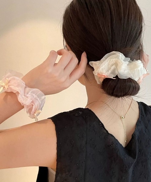 LAC-VERT（ラック・ヴェール）の「リボンシュシュ（ヘアゴム・レディース・ホワイト/ピンク・FREE）」の2枚目の写真