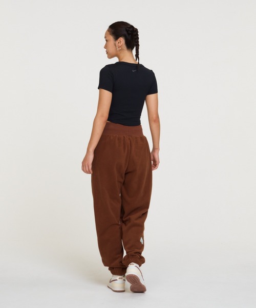 NIKE（ナイキ）の「ナイキ ワン フィッテド ウィメンズ Dri-FIT ショートスリーブ クロップド トップ / Nike One Fitted Women's Dri-FIT Short-Sleeve Cropped Top＜XS-2XL 展開＞（Tシャツ/カットソー・レディース・ブラック/ホワイト/ブルー系その他・2XL/L/M/S/XL/XS）」の5枚目の写真