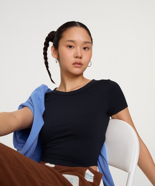 NIKE（ナイキ）の「ナイキ ワン フィッテド ウィメンズ Dri-FIT ショートスリーブ クロップド トップ / Nike One Fitted Women's Dri-FIT Short-Sleeve Cropped Top＜XS-2XL 展開＞（Tシャツ/カットソー・レディース・ブラック/ホワイト/ブルー系その他・2XL/L/M/S/XL/XS）」の6枚目の写真