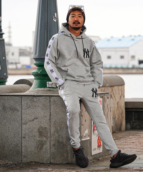 adamsJUGGLER（アダムスジャグラー）の「MLB×WR/23フーディーNY