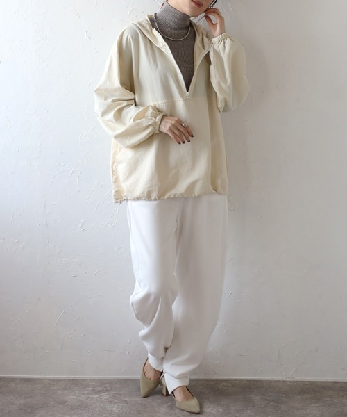 Fizz（フィズ）の「ナイロンアノラックパーカー（ナイロンジャケット・レディース・ネイビー/グレイッシュベージュ/ブラック/アイボリー・M/FREE）」の5枚目の写真