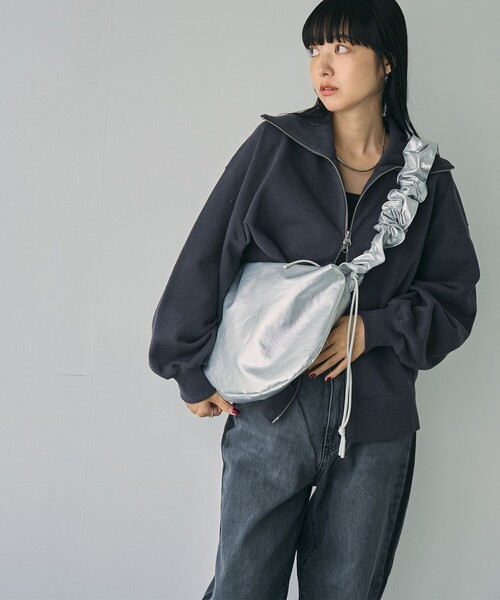 coen（コーエン）の「ギャザーハンドルショルダーバッグ（ショルダーバッグ・レディース・ダークグレー/オフホワイト/ブラック/オリーブ/シルバー/その他3/その他2/その他1/その他6/その他4/その他5/ダークグリーン/ライム/モカ/その他7・FREE）」の11枚目の写真