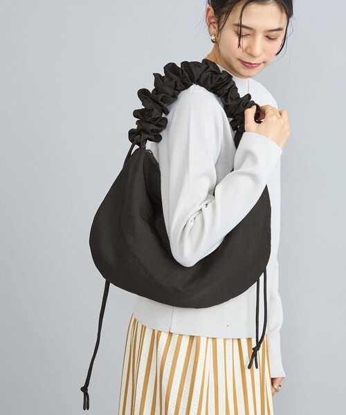 un/neu ショルダーバッグ バッグ ギャザーハンドルウェーブ