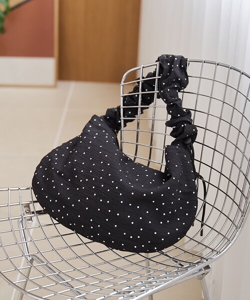 coen（コーエン）の「【再入荷 / 新色登場】ギャザーハンドルショルダーバッグ（ショルダーバッグ・レディース・ダークグレー/オフホワイト/ブラック/オリーブ/シルバー/その他3/その他2/その他1/その他6/その他4/その他5/ダークグリーン/ライム/モカ/その他7・FREE）」の18枚目の写真