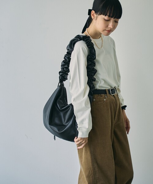 さ*る様 エンノイ　キャップ　ショルダーバッグ ギャザーハンドルサテンフラップバッグ / ショルダーバッグ