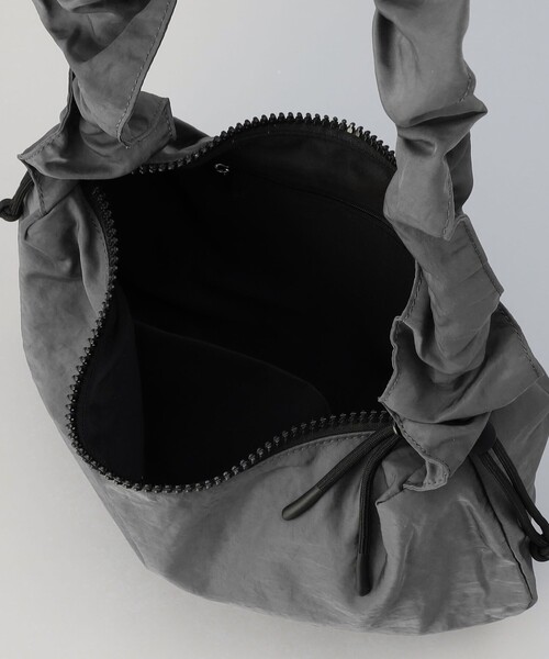 coen（コーエン）の「ギャザーハンドルショルダーバッグ（ショルダーバッグ・レディース・ダークグレー/オフホワイト/ブラック/オリーブ/シルバー/その他3/その他2/その他1/その他6/その他4/その他5/ダークグリーン/ライム/モカ/その他7・FREE）」の19枚目の写真