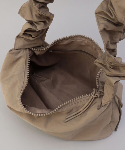 coen（コーエン）の「ギャザーハンドルショルダーバッグ（ショルダーバッグ・レディース・ダークグレー/オフホワイト/ブラック/オリーブ/シルバー/その他3/その他2/その他1/その他6/その他4/その他5/ダークグリーン/ライム/モカ/その他7・FREE）」の17枚目の写真