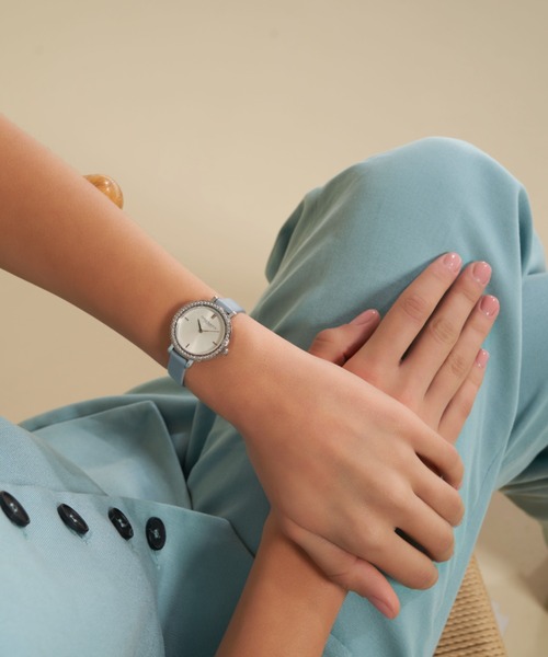 OLIVIA BURTON(オリビアバートン)の「「OLIVIA BURTON/オリビアバートン」クラシックス - 30mm ヴィンテージ ビーズ シルバー ホワイト サンレイ チョーク ブルー レザー(アナログ腕時計・レディース・ライトブルー・30mm)」の7枚目の写真